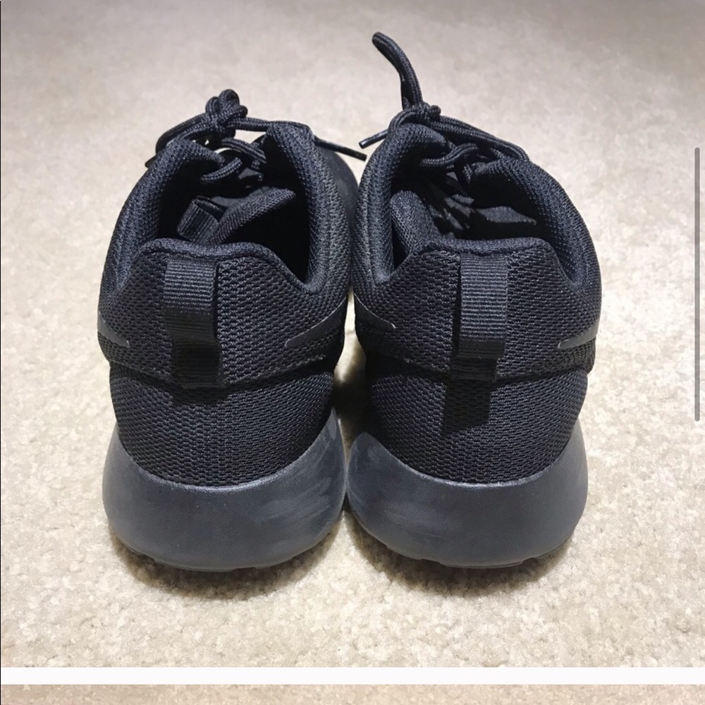 ALL BLACK NIKE ROSCHE - Picture 3 of 4